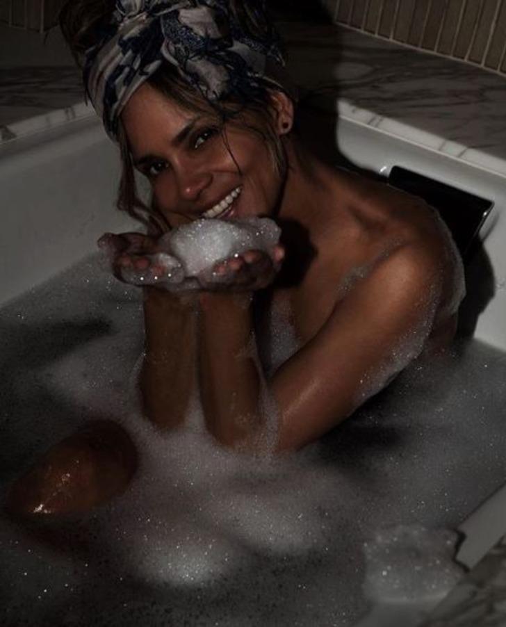 Halle Berry'den küvet pozu! Beğeni yağdı G1