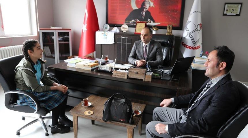 Varto YBO&rsquo;lu &ouml;ğrenci T&uuml;rkiye birincisi