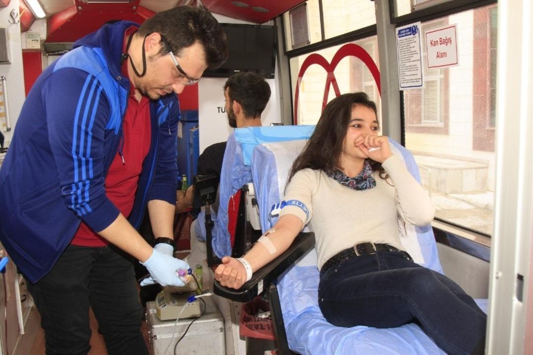 Geleneksel Dede Korkut Bilim, K&uuml;lt&uuml;r, Sanat ve Spor Haftası a&ccedil;ılış t&ouml;reniyle başladı