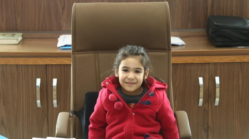 BE&Uuml;&rsquo;ye anaokulu &ouml;ğrencilerinden 23 nisan ziyareti