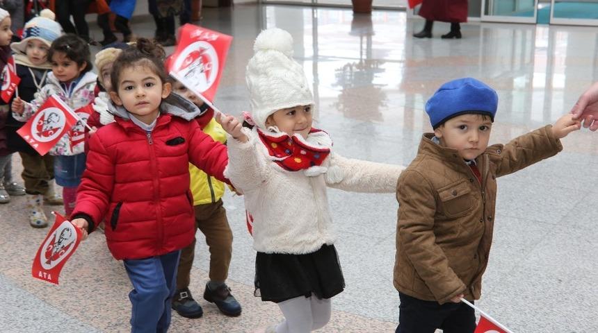 BE&Uuml; Uygulama Kreş ve Anaokulu &Ouml;ğrencilerinden 23 Nisan Etkinliği