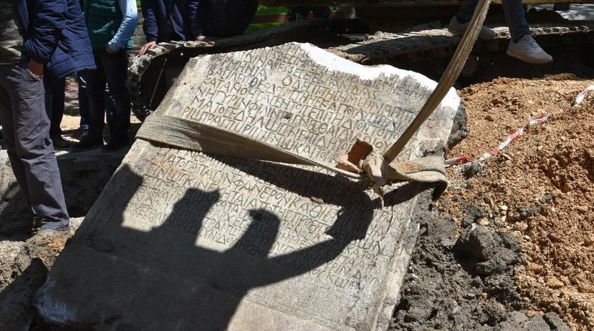 Susurluk&rsquo;ta bulunan lahit taşı inceleniyor