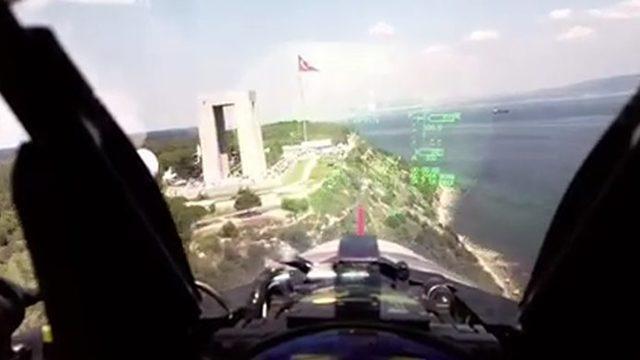 Türk Yıldızları Çanakkale Abidesi'ni selamladı