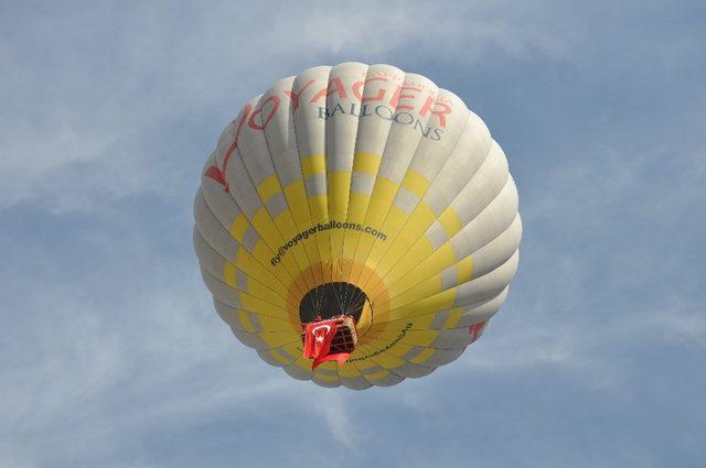 Kapadokya’da çocuklar ilk kez sıcak hava balonuna bindiler