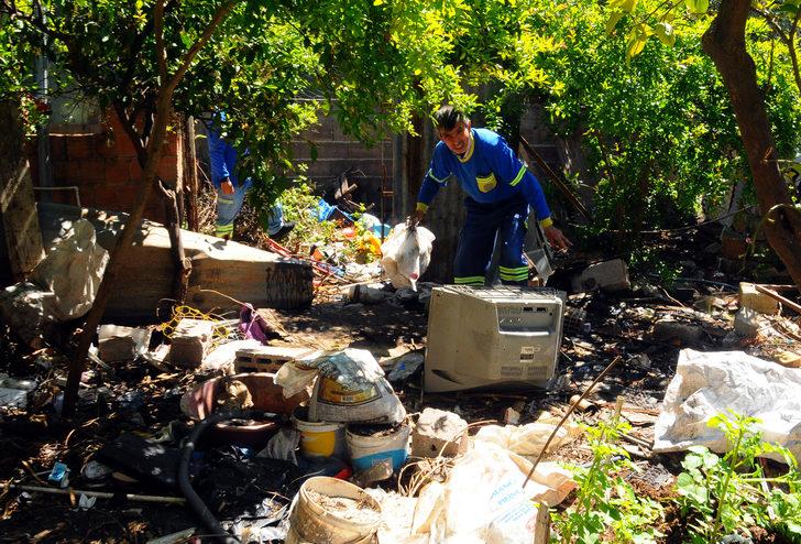 Evden 2 kamyon çöp çıktı! G4