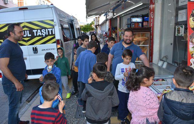 Çocuklara 23 Nisan dondurması