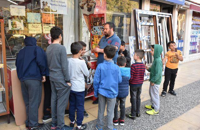 Çocuklara 23 Nisan dondurması