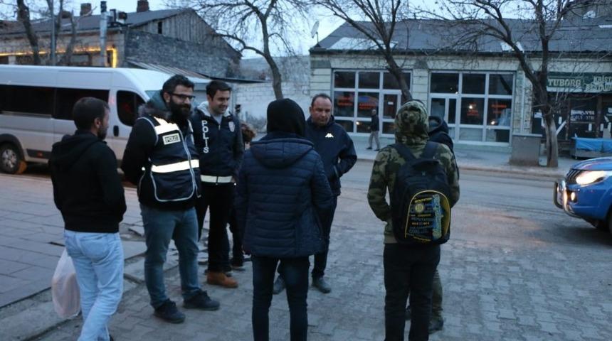 Kars&rsquo;ta asayiş uygulamaları devam ediyor