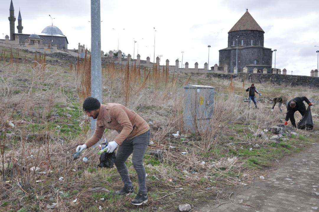Kars Belediyesi&rsquo;nden tarihi b&ouml;lgede bahar temizliği
