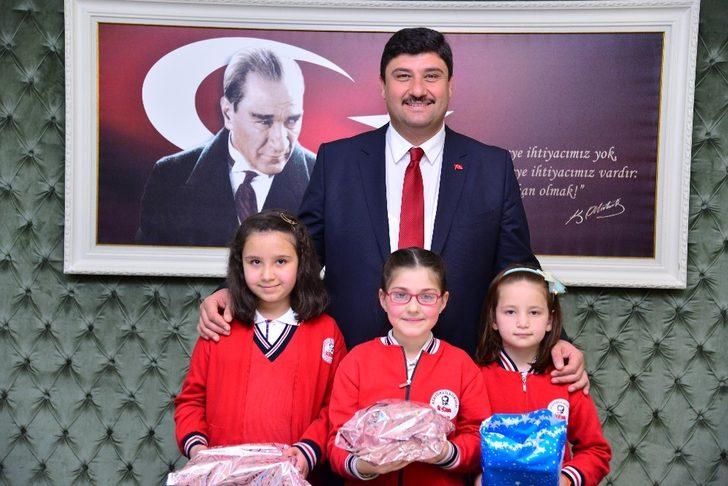 Başkan Oğuz koltuğunu minik Hayrünisa’ya bıraktı G1