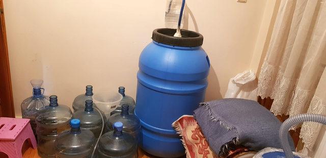 Sahte alkol imalathanesine çevrilen evden cephanelik çıktı