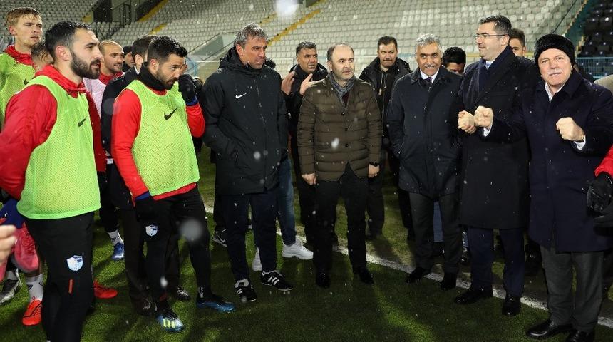 Başkan Sekmen Erzurumspor&rsquo;u motive ediyor