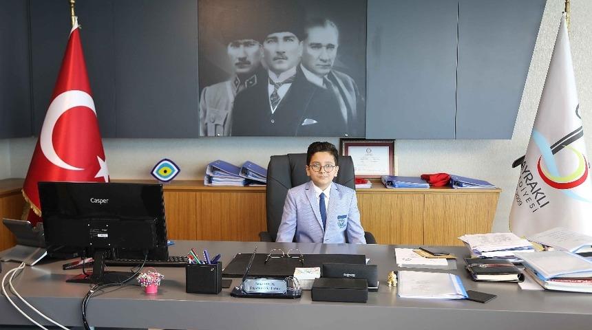 Bayraklı&rsquo;da minik başkan deve g&uuml;reşlerini kaldırdı