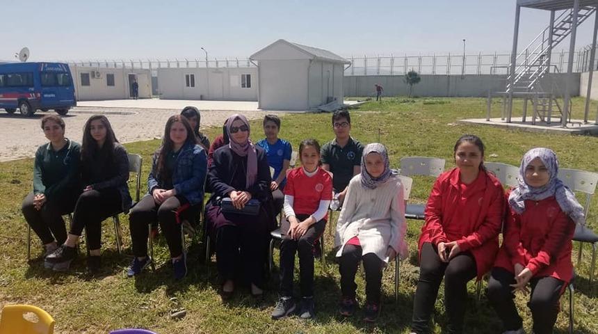 23 Nisan&rsquo;da m&uuml;lteci kampındaki &ccedil;ocuklar da g&uuml;ld&uuml;