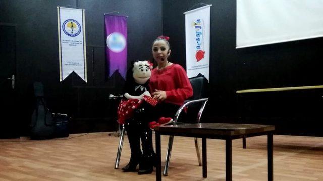 Çocuklar Kuklamanya etkinliği ile eğlendi