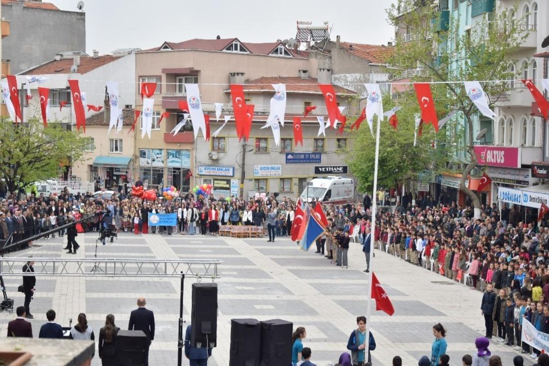 Lapseki&rsquo;de 23 Nisan kutlamaları