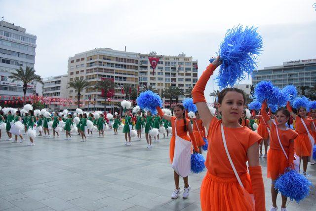 İzmir'de 23 Nisan Ulusal Egemenlik ve Çocuk Bayramı coşkusu