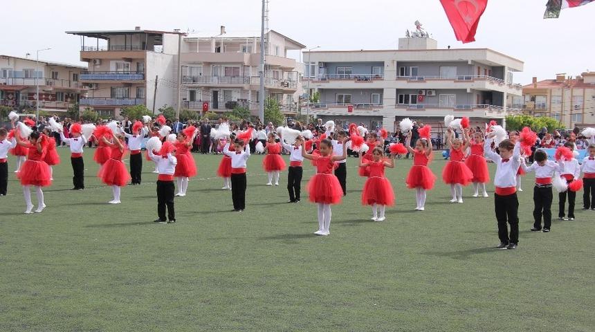 Menderes&rsquo;te 23 Nisan Coşkusu