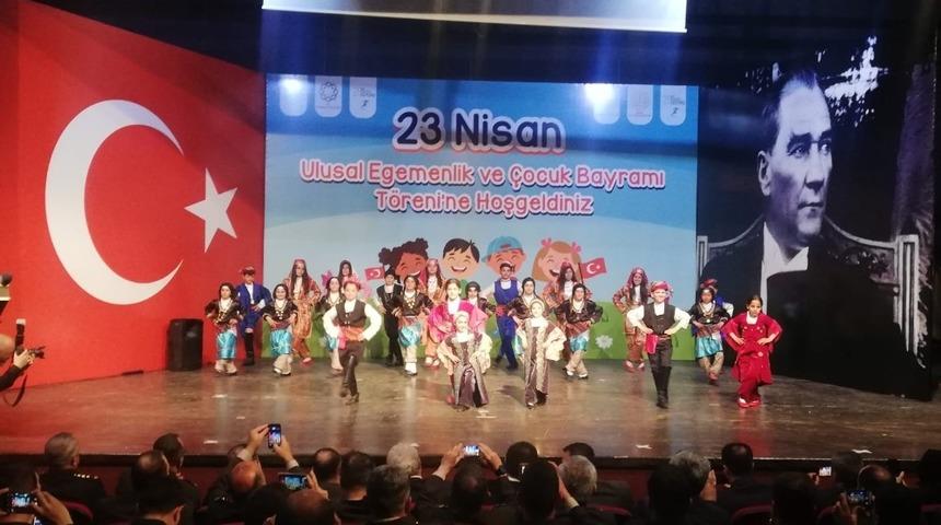 Mardin&rsquo;de 23 Nisan &ccedil;oşkuyla kutlandı