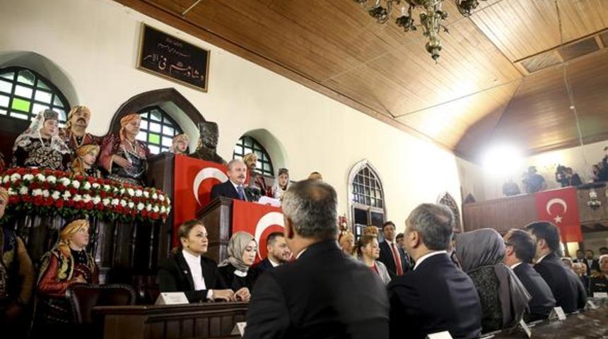 Tarihi Meclis binasında önemli mesajlar