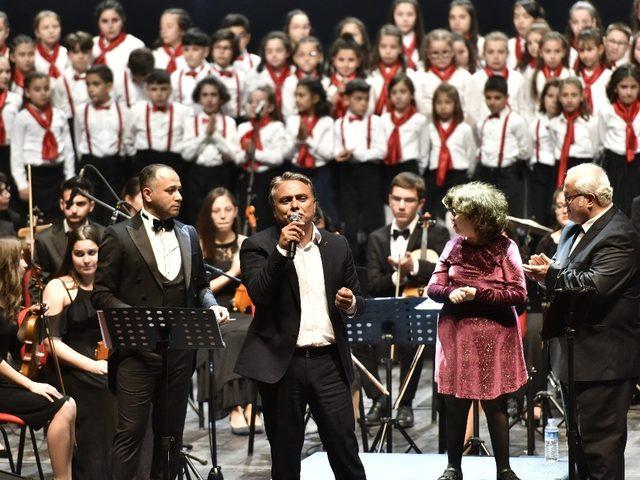 250 kişilik çocuk orkestrası hayran bıraktı