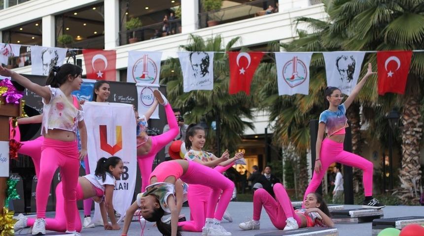 D&uuml;nya &ccedil;ocukları h&uuml;nerlerini sergiledi