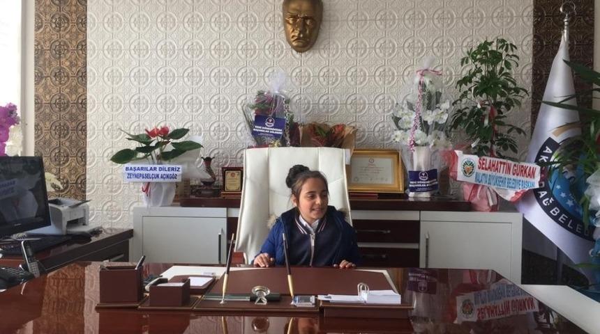 Başkan Kazgan, koltuğunu Melek Karadoğan&rsquo;a devretti