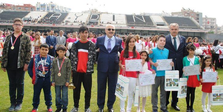 Aydınlı minikler 23 Nisan coşkusunu doyasıya yaşadı G3