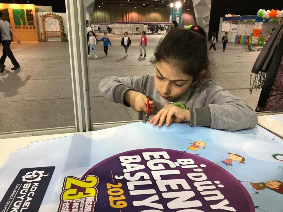 &Ccedil;ocuklar 23 Nisan&rsquo;ı u&ccedil;urtmalarla kutladı