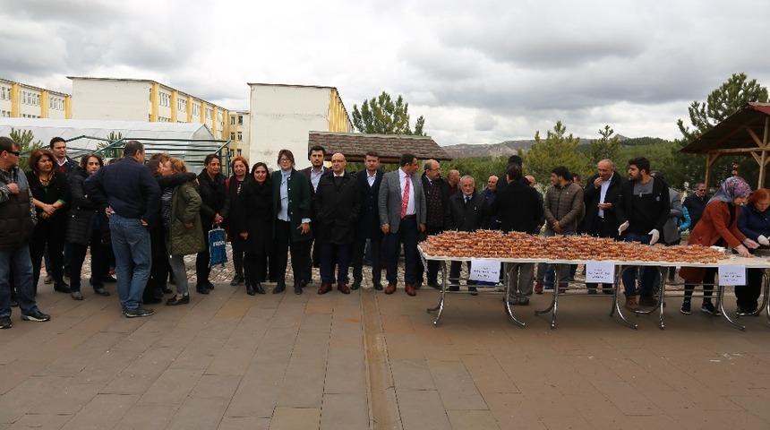 Hanife hoca son yolculuğuna uğurlandı