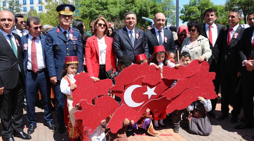 Batman'da 23 Nisan'da kutlamalarında maket g&ouml;sterisine ilgi&nbsp;