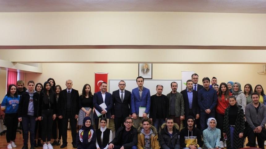 Ak&ccedil;akoca&rsquo;da sekt&ouml;r &uuml;niversite buluşması ger&ccedil;ekleştirildi