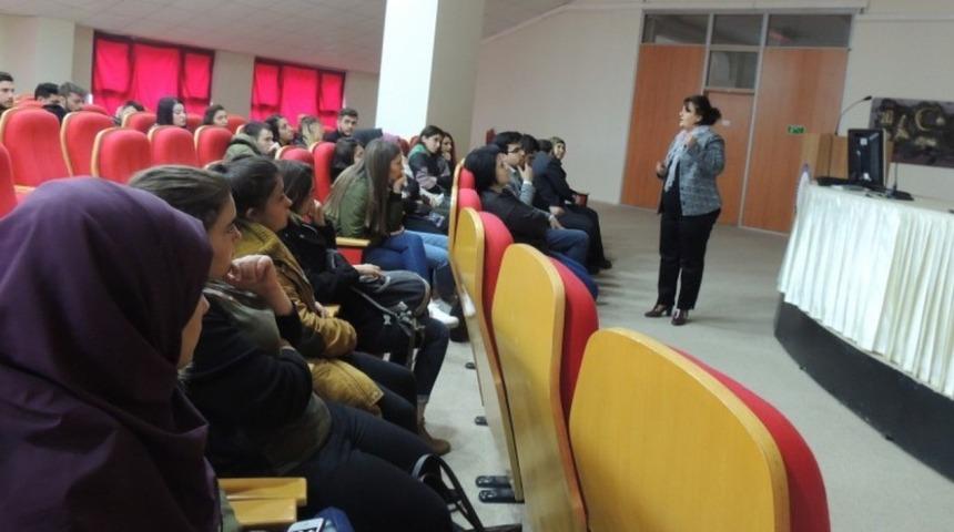 Tavşanlı MYO&rsquo;da &lsquo;Ağız ve Diş Sağlığında Bilinmesi Gerekenler&rsquo; konulu konferans