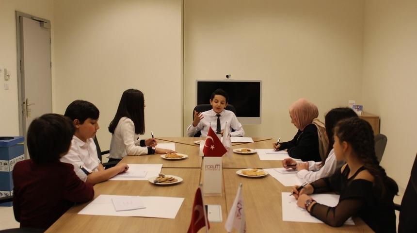 Diyarbakır&rsquo;da 23 Nisan&rsquo;da AVM y&ouml;netimi &ccedil;ocuklara ge&ccedil;ti