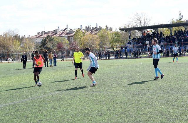 Konya’da uluslararası futbol ve masa tenisi turnuvasının ödülleri verildi