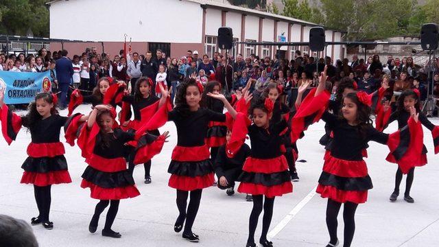 Manisa’nın ilçelerinde 23 Nisan coşkusu