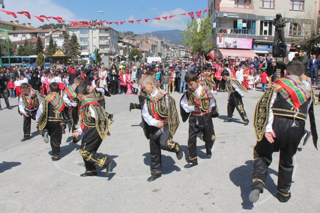 23 Nisan Tosya&rsquo;da coşku ile kutlandı