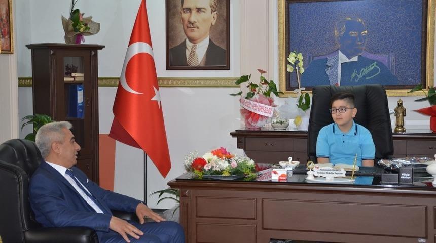 Başkan Karakuş koltuğunu &ldquo;Geleceğin mimarlarına&rdquo; emanet etti