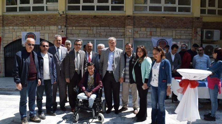 Kuşadası&rsquo;nda &ouml;ğretmen ve &ouml;ğrencilerden anlamlı bağış