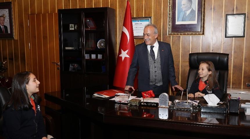 Atat&uuml;rk &Uuml;niversitesinin yeni Rekt&ouml;r&uuml; K&uuml;&ccedil;&uuml;k Zeynep oldu