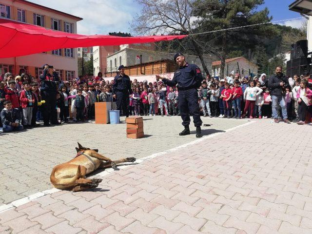 Jandarma’dan miniklere “Kaplan ve Hisarlı” sürpriz