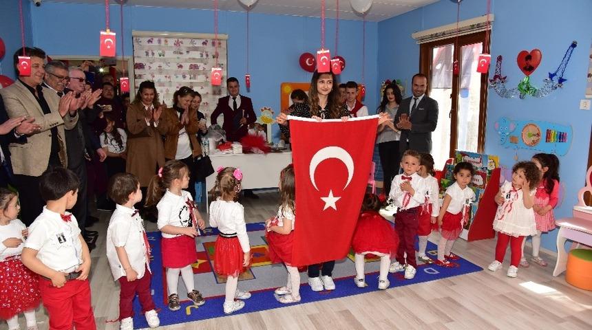 &Ccedil;ocuklar kendi bayramlarında g&ouml;n&uuml;llerince eğlendi