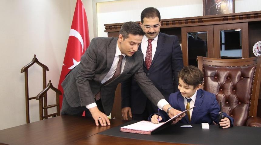 Canpolat makam koltuğunu &ccedil;ocuklara devretti