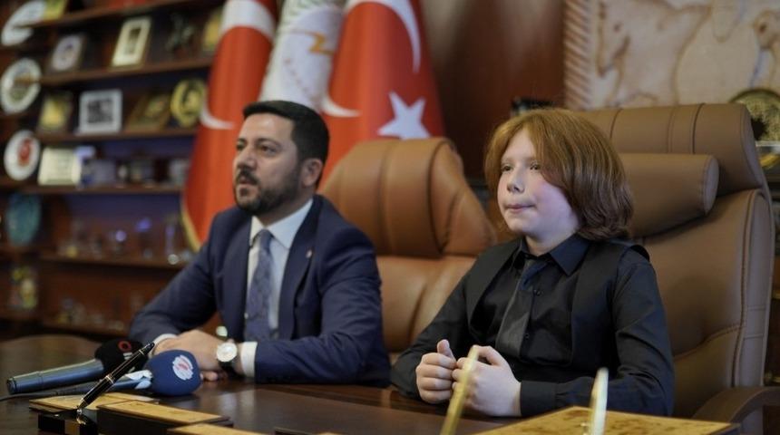 &Ccedil;ocuk başkandan &ldquo;Mavi Balina&rdquo; &ccedil;ağrısı