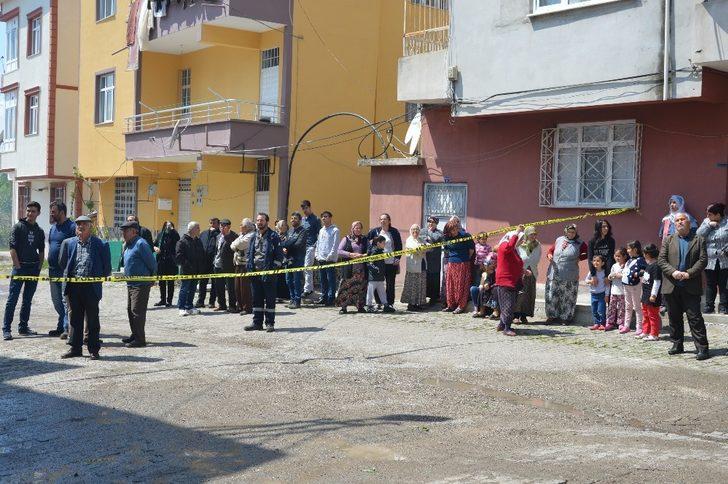 Dört katlı binanın çatı katında yıkan yangın korkuttu G2