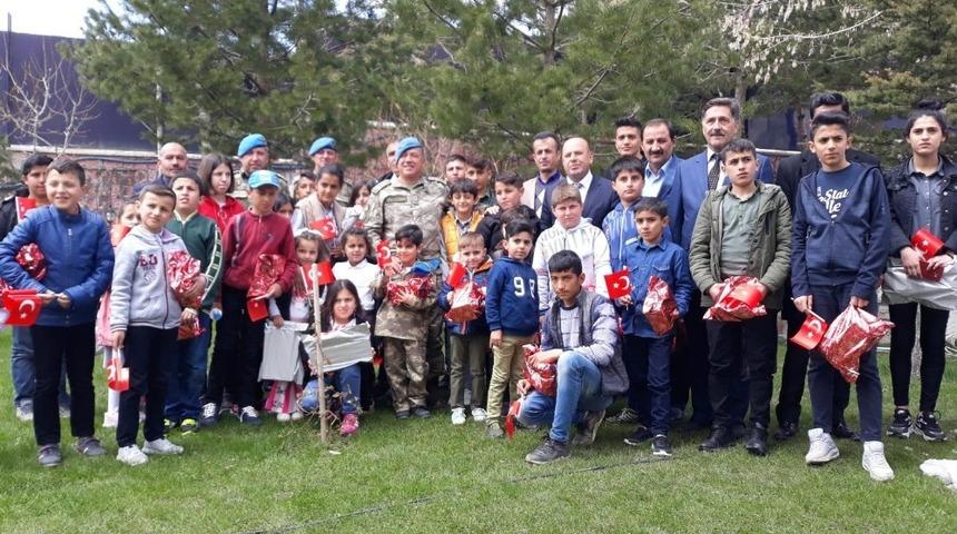 Hakkari’de şehit çocukların onuruna yemek
