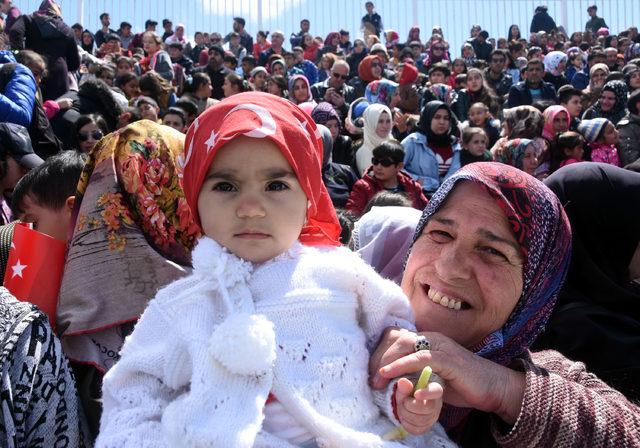 Van ve Hakkari'de 23 Nisan coşkusu