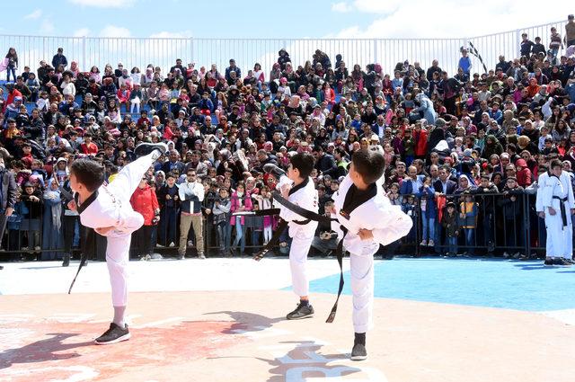 Van ve Hakkari'de 23 Nisan coşkusu