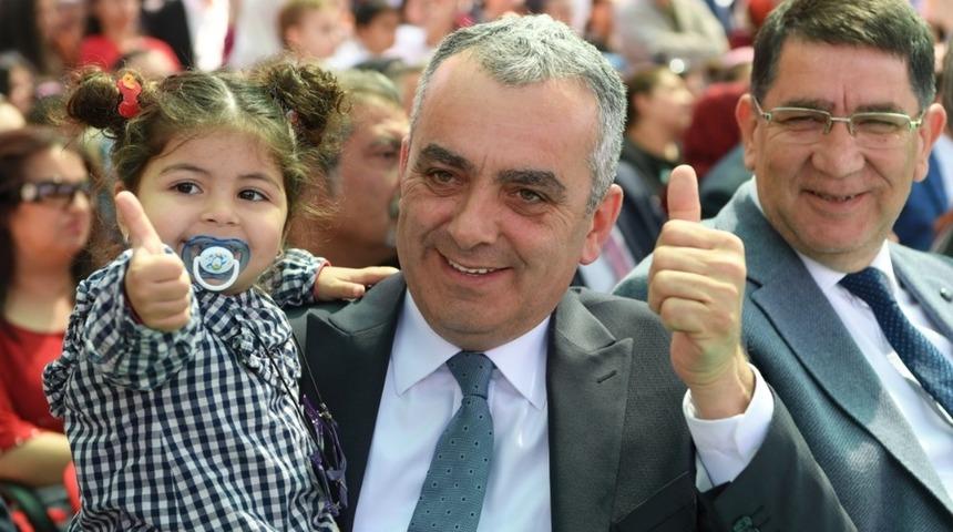 Başkan Esen, çocukların bayram coşkusunu paylaştı