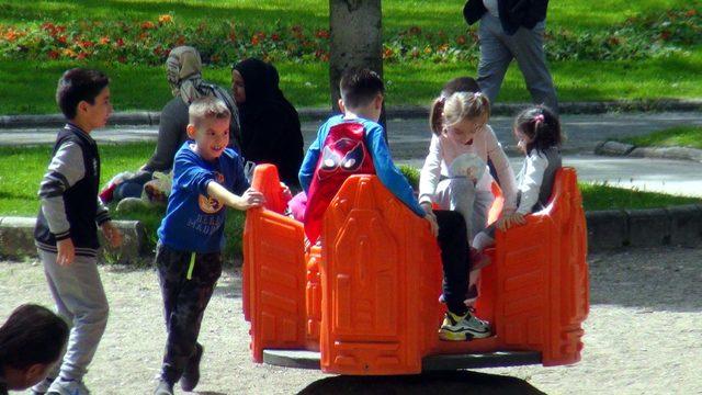 Çocuklar, bayramlarını lunaparkta geçirdi